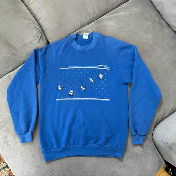 Vintage Gatlinburg Tennessee Tourist Skiing Bears Sweatshirt Large - Fits Small - Picture 1 of 6